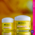 Garnier Skin Naturals Bright Complete Vitamin C Serum UV Cream .... 