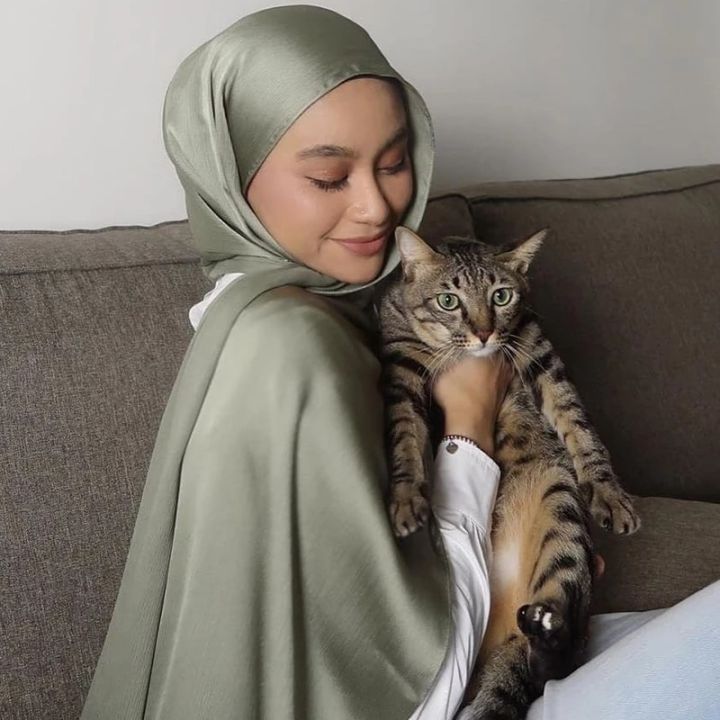 New%20Arrival%20crinkle%20satin%20chiffon%20hijab%20scarf%20Plain%20Shawls%20wrinkle%20scarves%20Women%20Muslim%20Turban%20Solid%20Color%20Headscarf%2020%20colors%20-%20Image%203
