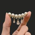 High-grade temperament Pearl tassel brooch crystal stone brooch for girls and women.