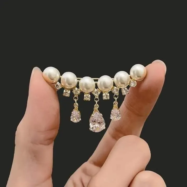 High-grade%20temperament%20Pearl%20tassel%20brooch%20crystal%20stone%20brooch%20for%20girls%20and%20women%20-%20Image%203