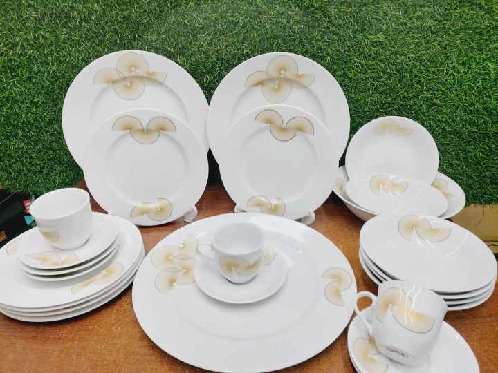 32%20pieces%20dinner%20set%20Golden%20Sing%20for%20gift%20and%20home%20decoration.%20Ceramic%20Daining%20Set%20White%20Round.%20-%20Image%205