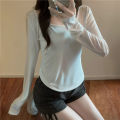 IELGY design irregular long-sleeved t-shirt for women who look thin and fit inside.
