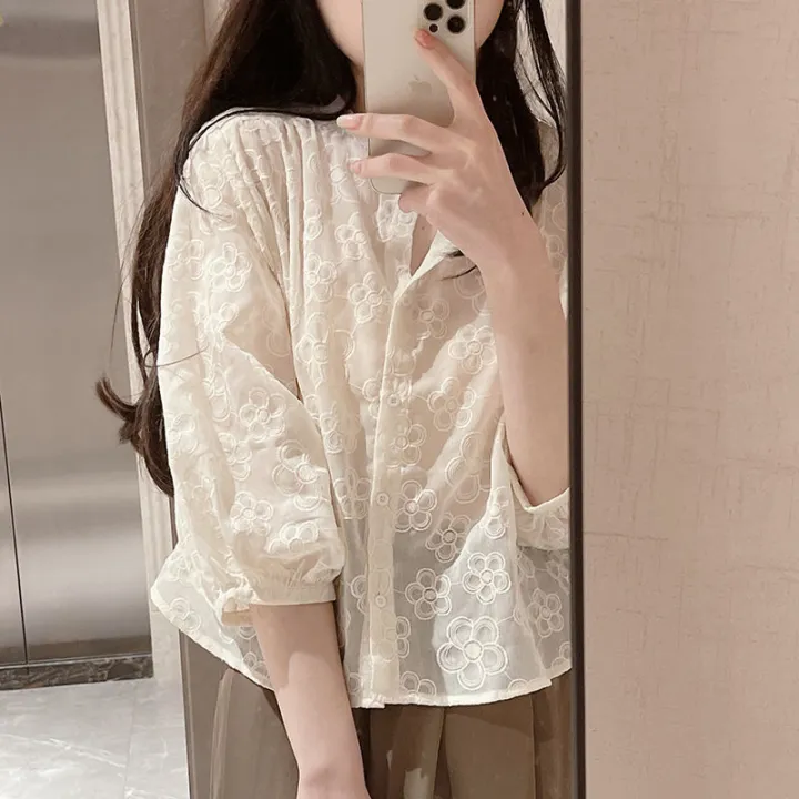 Korean%20Style%20French%20Style%20Fairy%20Design%20Lace%20Embroidered%20Flower%20Fashionable%20round%20Neck%20Loose%20Puff%20Sleeves%20Shirt%20for%20Women%20-%20Image%204