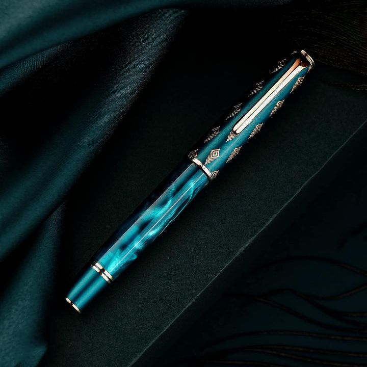 Hongdian%20N7%20Blue%20Peacock%20Resin%20Piston%20Fountain%20Pen,%20Iridium%20Extra%20Fine%20Nib%20Classic%20Pen,%20Smooth%20Writing%20Pen%20with%20Metal%20Box%20-%20Image%208