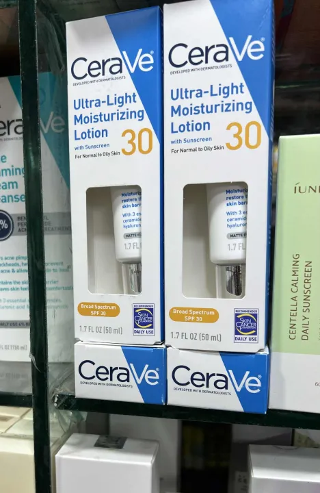 Cerave%20Ultra-Light%20Moisturizing%20Lotion%20Broad%20Spectrum%20Spf%2030%20-%20Image%203