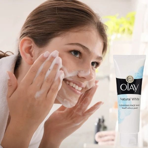 OLAY%20NATURAL%20AURA%20CLEANSING%20FACE%20WASH%20-%20100ML%20-%20Image%202
