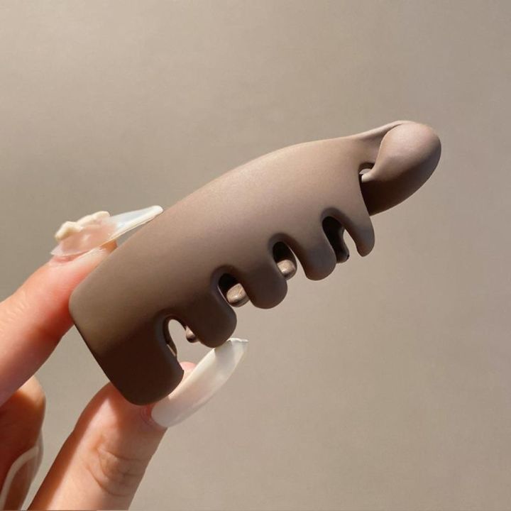 Headwear%20Korean%20Banana%20Hairgrip%20Simple%20Design%20Fashion%20Twist%20Claw%20Clips%20Hair%20Clips%20For%20Women%20Girls%20-%20Image%207