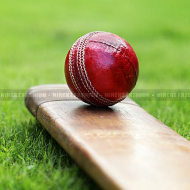 Premium%20Professional%20Cricket%20Ball%20Leather%20A%20Grade%20Four%20Part%20Balls%20Imported%20From%20Shilkot%20Pakistan%204%20Parts%20(Bag%20Free)%20-%20Image%209