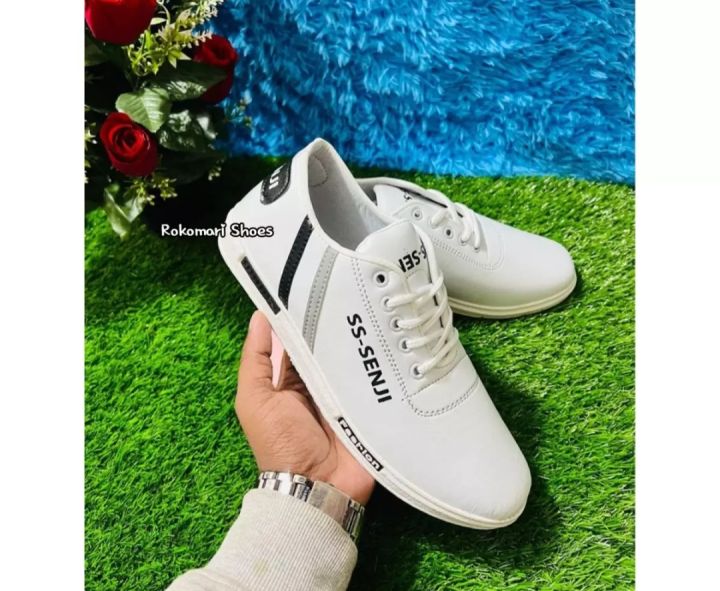Sneakers%20Shoes%20for%20Men%20with%20Trendy%20Design%20Lace-up%20White%20Low%20Top%20Shoes%20-%20Classic%20Design%20-%20Versatile%20for%20All%20Seasons%20-%20Image%203
