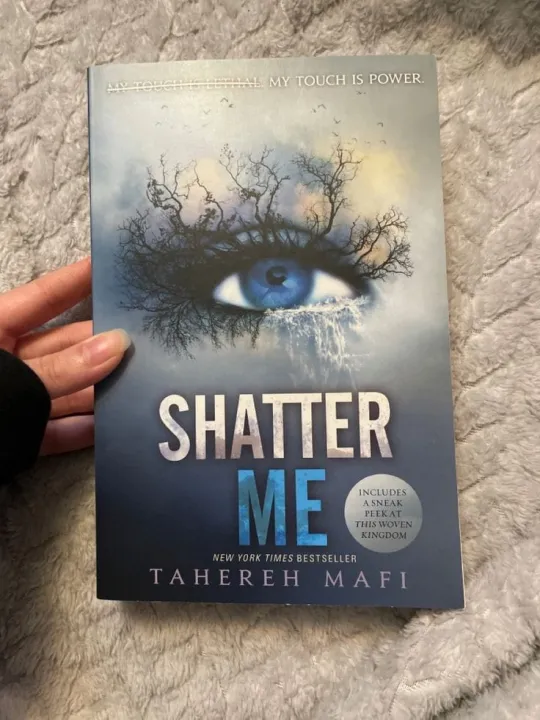 Shatter%20Me%20(Shatter%20Me%20)%20by%20Tahereh%20Mafi%20(%20%20Matte%20Cover)%20%20paperback%20-%20Image%202