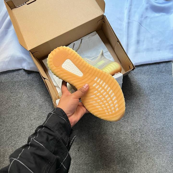 Yeezys%20Air%20350%20boost%20V2%20Outdoor%20sneaker%20shoes%20-%20Image%204