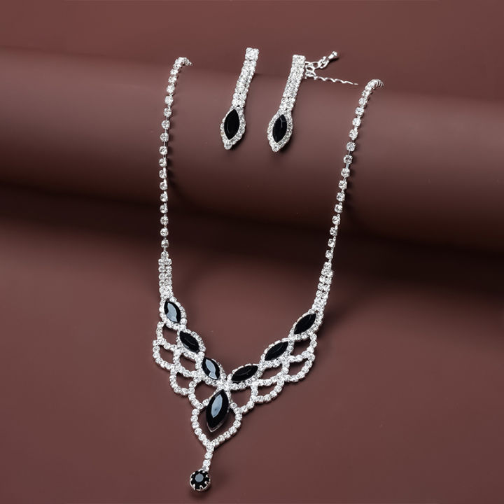 3Pcs%20Fashion%20Vintage%20Geometric%20Hollow%20Rhinestone%20Necklace%20Earrings%20For%20Women%20Versatile%20Wedding%20Bride%20Jewelry%20Sets%20Accessories%20Qoddess%20-%20Image%203