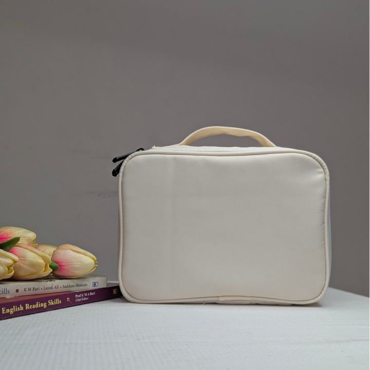 Waterproof%20Makeup%20Storage%20Bag%20-%20Stylish%20Storage%20for%20Makeup%20Essentials%20-%20Image%207
