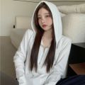 Hooded short sweatshirt women's long sleeve autumn 2022 new Korean version of the design sense niche thin fashion zipper top. 