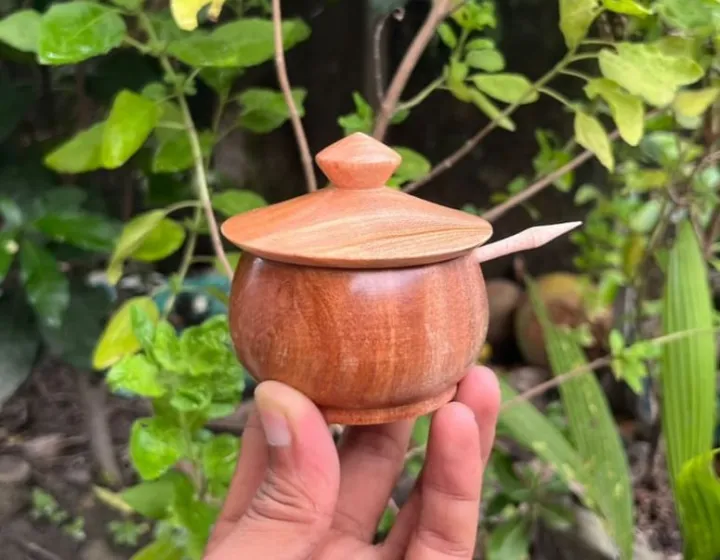 Round%20Shaped%20Wooden%20Sauce%20Box%20With%20Lid%20and%20Spoon%20/Wooden%20Sugar%20Bowl/Jar%20Salt%20Container%20-%20Image%205