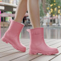 Cross-border mid-barrel thick-soled women's fashion rain boots Women's non-slip autumn and winter wear velvet waterproof rubber boots are sent on behalf of others. 