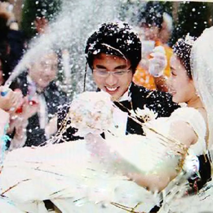 Party%20Spray%20Big%20Size%20540Ml/Gun%20Party%20Spary%20-%20Magic%20Stick%20-%20Image%207