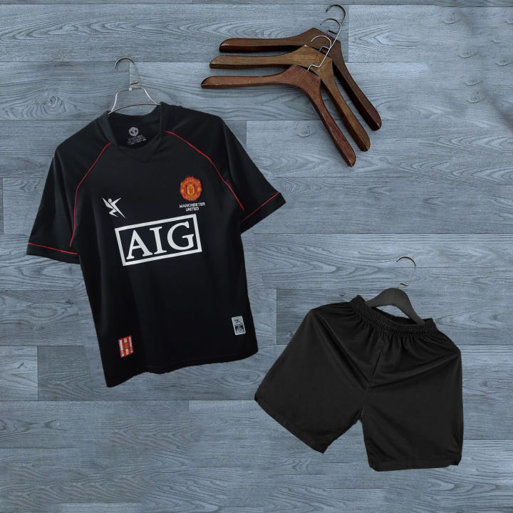 Man U Retro Jersey With Shorts - Player Edition Jersey - Man U FC - Home/Away Kit - Special Fan Version Retro Jersey With Shorts Club Jersey 2024/2025 - Thai Fabrics - Short Sleeve - New Football Jersey - UEFA Champions League 2025 Design - Premium