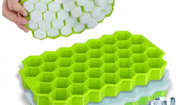 37%20Grid%20Food%20Grade%20Silicone%20Ice%20Cube%20Tray%20With%20Cover%20-%20Image%202