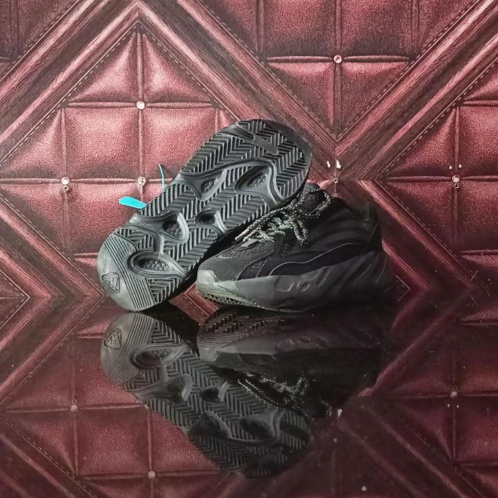 yeezy 700 v2 black on feet