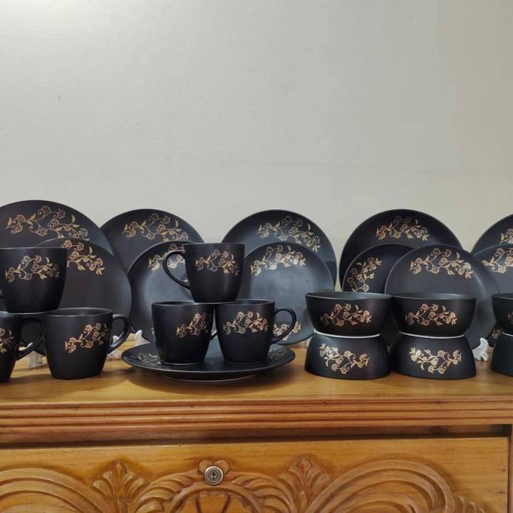 Ceramic 24 pcs Dinner Set Black.