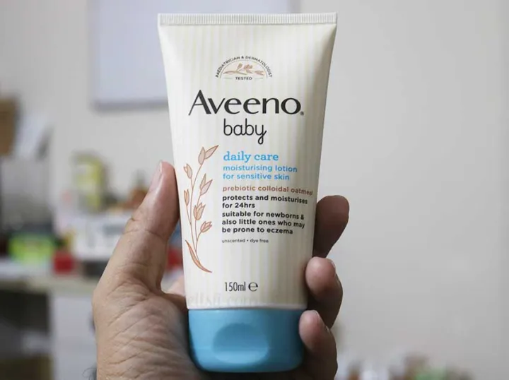 Aveeno%20Baby%20Daily%20Care%20Baby%20Moisturising%20Lotion%20-%20Image%203