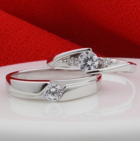 Couple's%20Silver%20Alloy%20Finger%20Ring%20Unisex%20Wedding%20Band%20Ring%20Set%20-%20Image%203