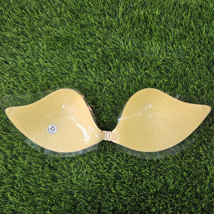 Nipple%20Cover%20Sticky%20Bra%20Seamless,%20secure,%20and%20perfect%20for%20any%20backless%20outfit%20-%20Image%205