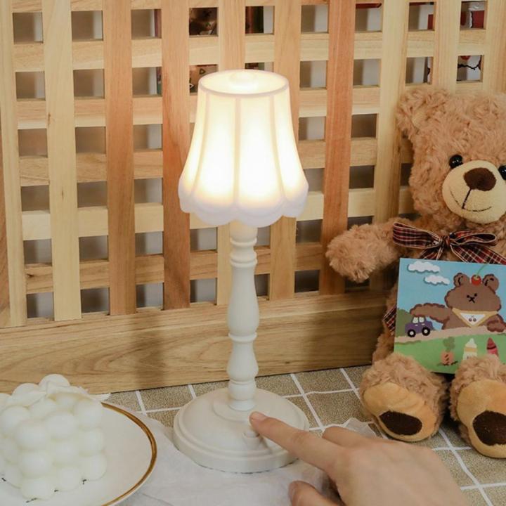 Aesthetic%20Retro%20Warm%20White%20Vintage%20Room%20Ornaments%20Bedside%20Lighting%20Night%20Light%20Table%20Lamp%20-%20Image%205