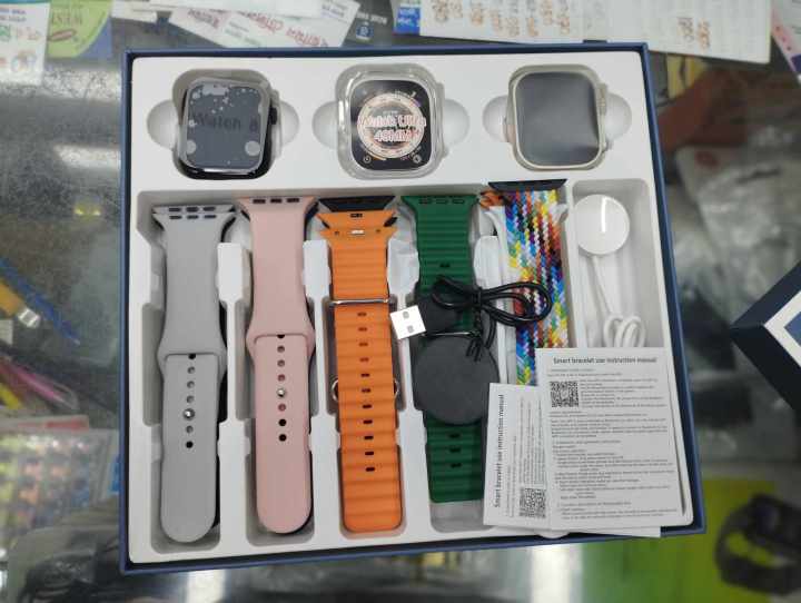 Y90%20Ultra%20Smartwatch%20with%2012%20in%201%20Straps%20-%20Image%203