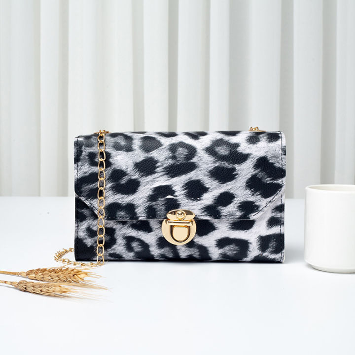 Women's%20Bag%20New%20Leopard%20Stripe%20Lock%20Chain%20Small%20Square%20Bag%20Leisure%20Phone%20Bag%20Small%20Bag%20small%20bag%20-%20Image%208