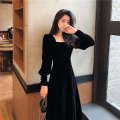 Square collar mid to length long sleeved velvet dress for women in autumn winter Korean version new slim fit and slimming design sense. 