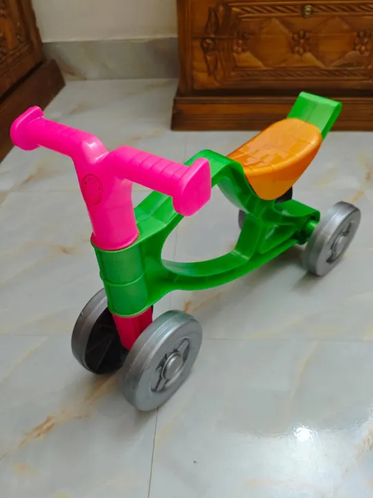 NEW%20MODEL%20Baby%20Balance%20Bike%20My%201st%20Scooter%20Ride-on%20Cycle%20Learn%20to%20Walk%20,%20Walker%20Tri%20Cycle%20Toy%20for%20Kids%20Boys%20and%20Girls%20-%20Image%204