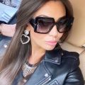 (New) Quare unglae Woman Black Overized A Glae Female Retro Vintage Big Frame Gradient Mirror Lunette De oleil Femme. 