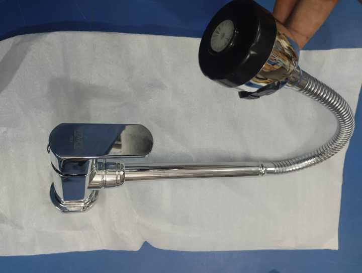 Wall%20Mounted%20Chrome%20Kitchen%20Sink%20Cock%20with%20Flexible%20Spout%20and%20Spray%20Flow%20-%20Image%206