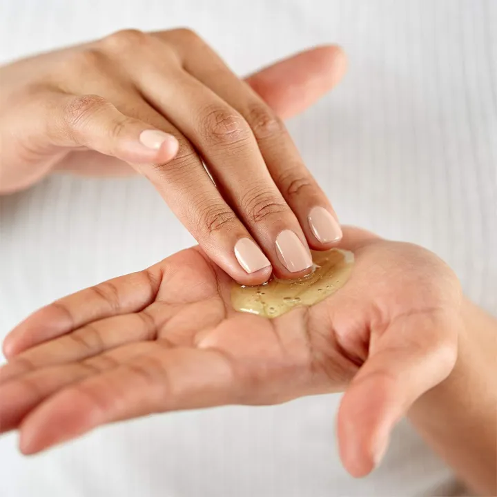 Neutrogena%20T%20Sal%20Therapeutic%20Shampoo%20Scalp%20Build-Up%20Control,%20133ml%20-%20Image%203