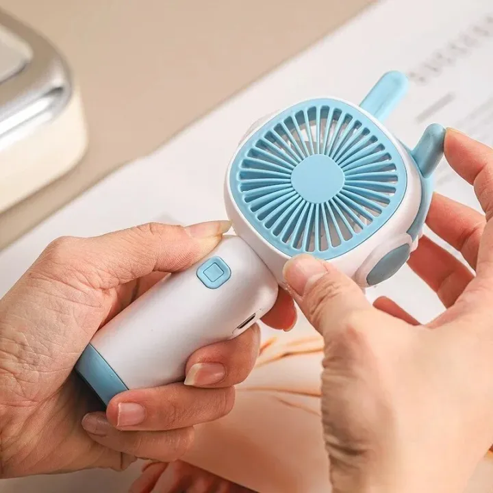 New%20Handheld%20Small%20Fan%20with%20Base%20Cartoon%20Style%20Simple%20Operation%20Student%20Mini%20Home%20Charging%20Portable%20Air%20Conditioner%20-%20Image%204