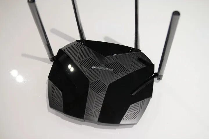 Mercusys%20MR80X%20V2.2%20AX3000%20Dual-Band%20Wi-Fi%206%20Gigabit%20Router%20WiFi%20Speed%20up%20to%202402Mbps/5GHz%20+%20574Mbps/2.4GHz,%20Gigabit%203%20LAN%20Ports,%201%20WAN%20Port%20Ideal%20for%20Gaming%20-%20Image%204