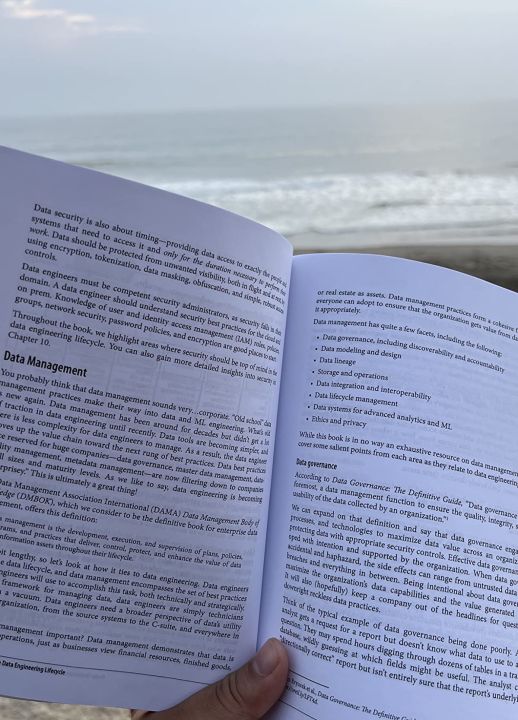 Fundamentals%20of%20Data%20Engineering:%20Plan%20and%20Build%20Robust%20Data%20Systems%20by%20Joe%20Reis%20and%20Matt%20Housley%20-%20Image%207
