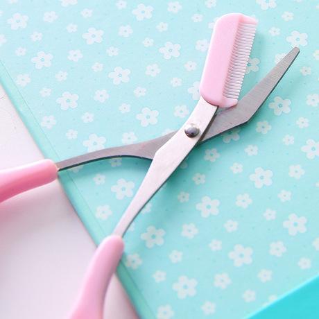 Mini%20Brow%20Class%20Cutting%20Scissors%20Easy-to-use%20With%20Comb-pink%20-%20Image%203