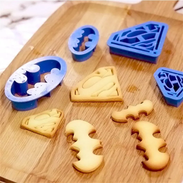 Batman%20and%20Superman%20Plastic%20Biscuits%20Cookie%20Mold%20Fondant%20Cake%20Mold%20-%20Image%202