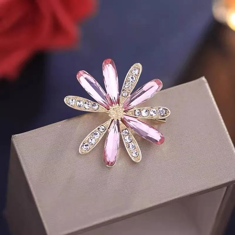 Casoty Rhinestone Flower Brooch - Sparkling Crystal Pin For Women's Fashion Accessories