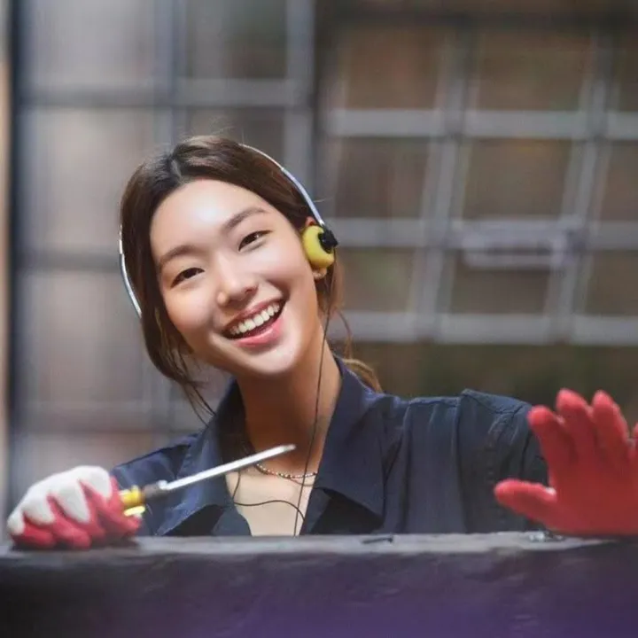 Small%20Wired%20Headphones%20Earphones%20Retro%20Nostalgic%20Headsets%20Walkman%20Sports%20Fashion%20Props%20MP3%20Walkman%20Headphones%20Music%20Earphones%20-%20Image%206