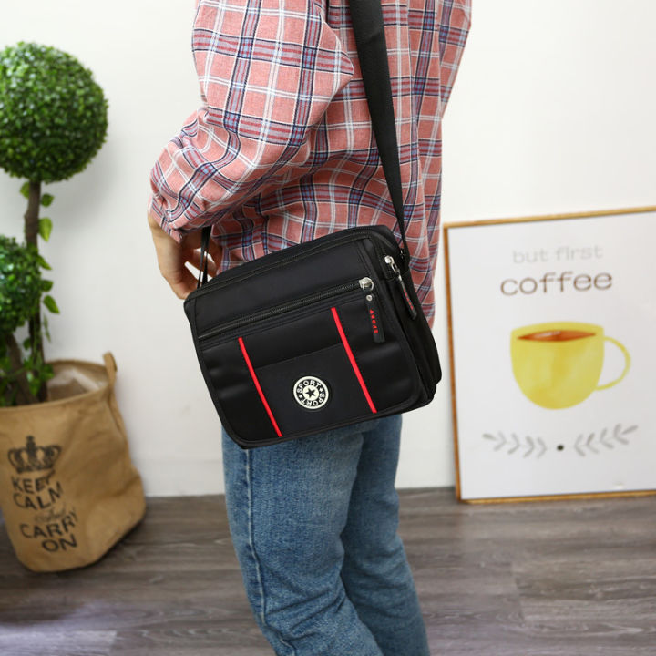 Factory%20wholesale%20new%20men's%20casual%20shoulder%20bag%20light%20commuter%20crossbody%20bag%20travel%20fashion%20simple%20small%20cloth%20bag%20-%20Image%202