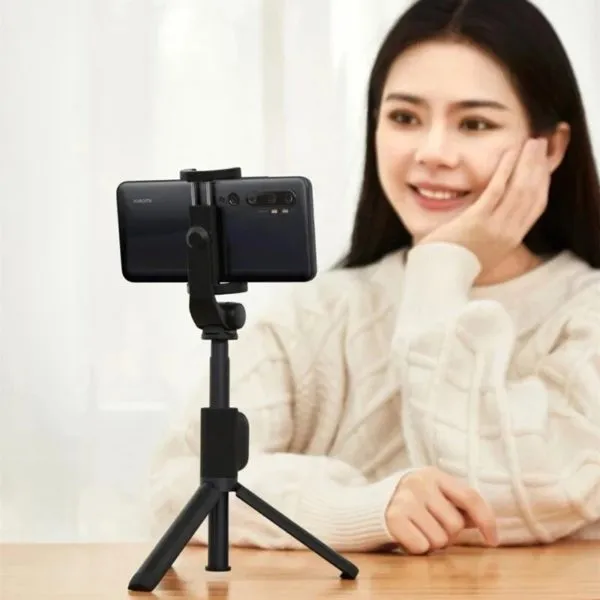 Xiaomi%20Mi%20Bluetooth%20Selfie%20Stick%20with%20Tripod%20-%20Image%207