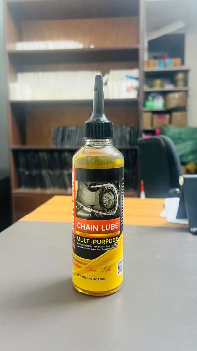 Motocare%20Chain%20Lube%20for%20Bikes%20-%20200ML%20%7C%20Superior%20Water-Resistant%20Lubricant,%20Friction%20&%20Noise%20Reduction,%20Rust%20Protection%20for%20All%20Chains%20-%20Image%204