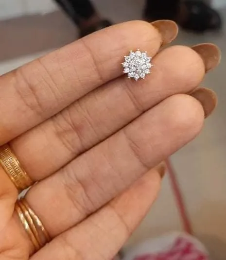 indian%20golden%20metal%20nose%20pin%20for%20women%20New%20Model,Fashionable%20Nose%20Pin.%20-%20Image%203
