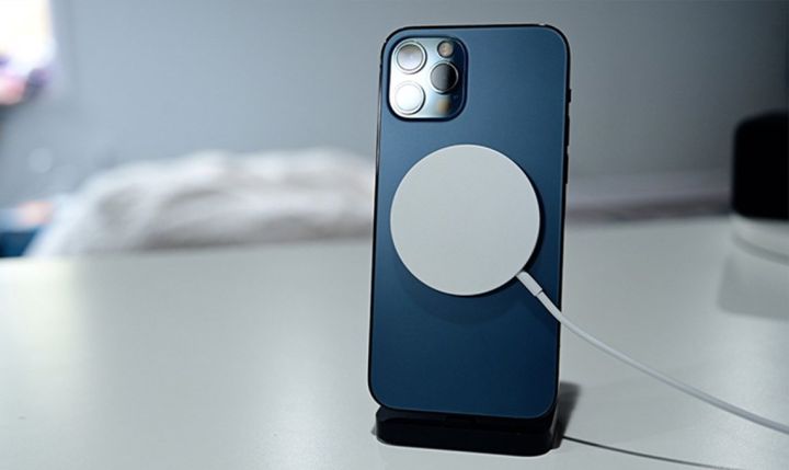 MagSafe%20Wireless%20Charger%20For%20Iphone%2012mini/12/12Pro/12Pro%20Max%20-%20Image%204