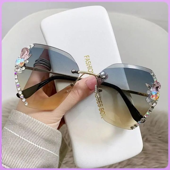 Frameless%20Sunglasses%20For%20Woman%20Summer%20Gradient%20UV%20Protection%20Sunglasses%20With%20Diamonds%20Vintage%20Personality%20Sun%20Glasses%20-%20Image%206