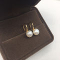 Internet celebrity Xiaohongshu recommends classic high heels, silver ear hooks, fashionable Korean version of strong light freshwater pearl earrings, earrings. 